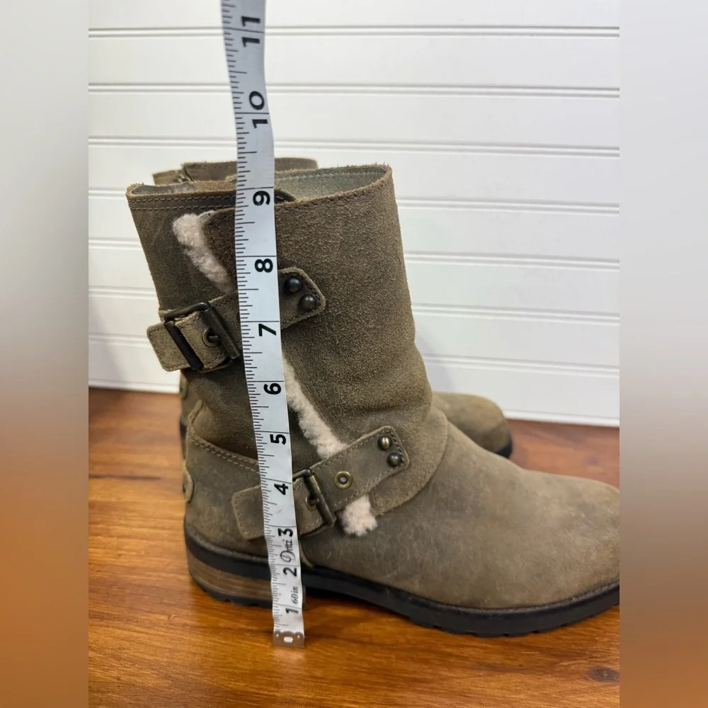 UGG women’s Niels II water resistant side zip moto Dove boots. Size 9.5 - Picture 10 of 11